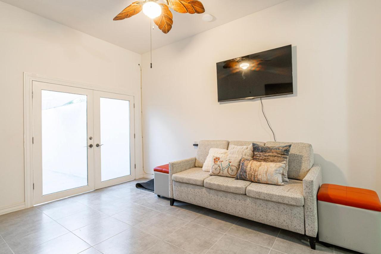 2 Br/ 1 Ba Home, Sleeps 10, 1 Min Walk To Rosarito Beach ภายนอก รูปภาพ